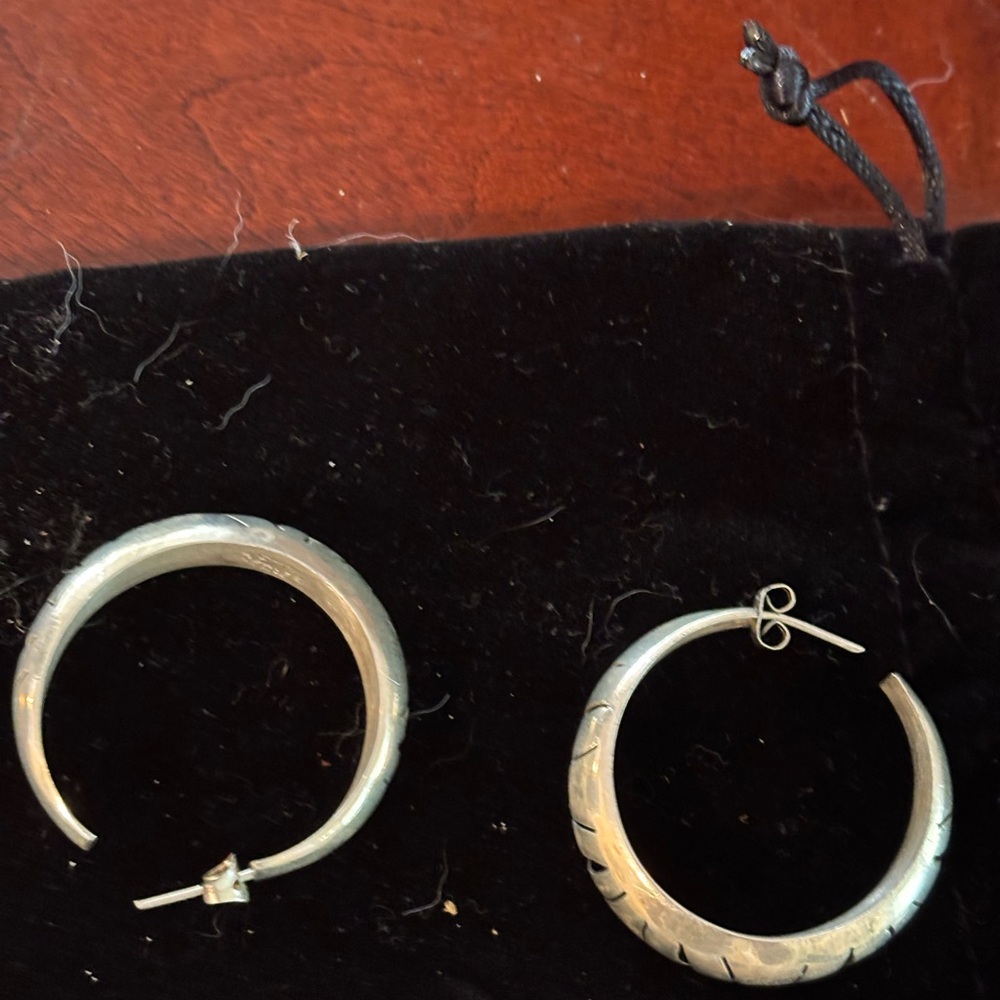 Chic Silver Hoop Earrings - Picture 3 of 4